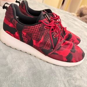 Nike Roshe One Print Men Size 12 Daring Red New Rare Authentic Comfortable Run